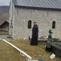 Napad na SPC u Crnoj Gori: Kod Mojkovca prerezan jarbol, pocepana i ukradena crkvena zastava (foto)