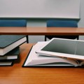 Studenti ekonomije u Kragujevcu potpuno blokirali zgradu zbog najave onlajn nastave