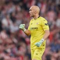 Ode Dmitrović u Barselonu! Srpski golman dobio ponudu koja se ne odbija