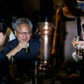 Huang pokorio scenu u Seulu - noć uličnog teatra u režiji šefa Nvidije