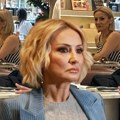Od vreline Goca Tržan pobegla u klimatizovan tržni centar! U ovakvom izdanju pevačicu nismo videli, jedan potez govori sve