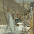 Bager zatrpava temeljnu jamu u Vojvode Vlahovića: Građevinski inženjer kaže da postoje tri nivoa odgovornosti za urušavanje…