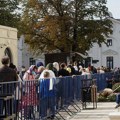 Ljudi čekaju čak 16 sati kako bi se poklonili moštima Svete Petke u Jašiju: formirani redovi dugi preko 5 km