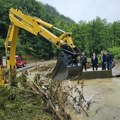 Voda odnela puteve i most: Katastrofalne posledice od poplava podno Majevice (foto)