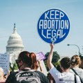 Zbog zabrane abortusa u Misisipiju silovana devojčica rodila dete