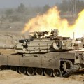 Rusi vežbaju gađanje na američkom tenku "Abrams" uništen jednim hicem (video)