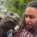 Kristina iz Požege se snimala sa kornjačom na Sejšelima, zbog onoga što joj je rekla, nastao je haos, trpi najgnusnije…