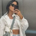 Jelisaveta Orašanin fotkom iz lifta "zapalila" internet: Glumica pokazala izvajane noge i zategnut stomak