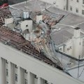 Vetar odneo skoro pola krova na zgradi MUP-a u Kneza Miloša: Pogledajte sliku iz vazduha od koje se ledi krv