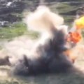 Ostali samo dugmići: Gori NATO tehnika (video)