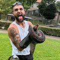 "Malo smo se rvali!" Veljko Ražnatović uhvatio zmiju, objavom šokirao sve - au kolika je!