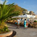 Srbin objavio fotografiju plaže u Crnoj Gori da pokaže stvarnu situaciju i komentari stižu sa svih strana“: „A gde su ljudi? U…