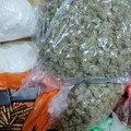 Policija upala u kuću u Jagodini: Pronađeno devet kesa droge i 57 metaka, vlasnik uhapšen