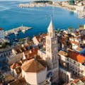 Turisti ostali zgroženi kad su videli šta pliva u Jadranu! Prizor kakav se ne viđa baš svaki dan