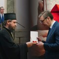 (Uživo) "Bićete upisani zlatnim slovima u krajišku istoriju" Predsedniku Vučiću uručen orden Eparhije bihaćko-petrovačke…