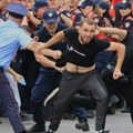 "Flamingo revolucija" trese Albaniju: Demonstranti srušili ograde oko gradilišta na kom Trampov zet planira izgradnju…