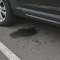 Šta znači fleka ispod automobila? Jedan detalj može da vas poštedi skupog kvara