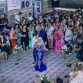 STIGLI GASTARBAJTERI: Trubači, veselje i pune ulice – romska naselja u Leskovcu vrve od života(VIDEO)