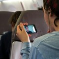 Misteriozna pošast koja hara među mladima: Svi misle da je običan trend, a stručnjaci upozoravaju - FOMO vam nepovratno krade…