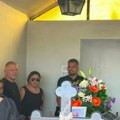 Sahrana oca bore santane: Rijaliti učesnik potpuno utučen, sa porodicom prima saučešće: Miki Dudić mu je velika podrška (foto)…