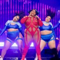 Slavna pevačica optužena za odvratne radnje Terala zaposlene da dodiruju grudi striptizete, pa pred njima simulirala intimni…