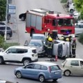 Lančani sudar u Novom Sadu, automobil prevrnut na pešačkom: Učestvovala 4 vozila, povređene 2 osobe