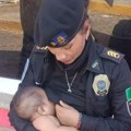 Uragan Otis: Policajka u Meksiku podojila bebu koja nije dobila hranu više od dva dana posle razorne oluje