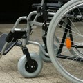 Čačani skupili novac za izgradnju pristupne rampe za bolesnog dečaka u invalidskim kolicima