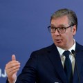 Vučić: Srpsku trobojku niko nije pobedio, pa ni oni koji su je uništavali u Novom Sadu