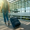 Šok na aerodromu Opušteno u torbi nosila kalašnjikov posle provere carinici ostali u čudu