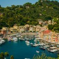 Italijanski grad uveo stroga pravila za turiste: Kazne za hodanje bez majice, piknike i alkohol na ulici