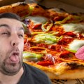 Odvratno; Dok je jeo picu, mislio da se razvlači sir a onda je ugledao nešto što je neko već žvakao!