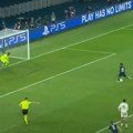 Лига шампиона срамније изведен пенал није видела! Звезда ПСЖ-а се обрукала за све паре! Као да је на тренингу, ово је…
