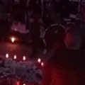 Navijači crveno-belih došli na stadion najvećeg rivala, pa položili vence posle tragedije i smrti 7 navijača