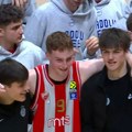 Najlepša slika dana: Košarkaši Partizana i Zvezde u zagrljaju sa osmehom, to su naši budući šampioni