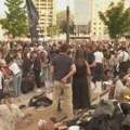 Mladić na Slaviji sprečio napad na građane, studenti kažu mu stižu pretnje i da se traže podaci o njegovoj adresi