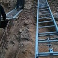 Slike drame u Ovčar Banji: Dečak ostao zarobljen na litici visokoj 15 metara, monasi došli da ga spasavaju
