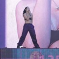 Lorde tri puta prekidala nastup. Fanovi padali u nesvest: Spektakl na bini, ali i haos u publici (video)