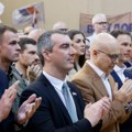 Vučić pozvao SNS da na izbore izađe u što širem frontu