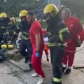 Snimak akcije spasavanja putnika posle sudara vozova: Vatrogasci ih na nosilima izvlačili iz tunela (foto, video)