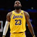 Lebron ponizio sina na treningu! Postigao koš pa uništio naslednika: Okrenuo se prema njemu i izvređao ga!