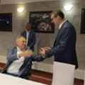 Vučić na rođendanu kod Miloša Zemana: Uputio mu iskrenu čestitku: "Svima su nam potrebni Vaša mudrost, hrabrost i…