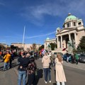 Protest prosvetnih radnika ispred Skupštine Srbije, saobraćaj blokiran