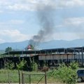Gori divlja deponija u Radničkom naselju, vatrogasci se bore sa vatrenom stihijom
