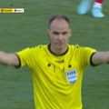 Novi incident u Novom Pazaru: Torcida ponovo gađala Gutešu bakljom, Minaković prekinuo meč