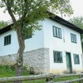 Ovo je kuća u kojoj je rođen Halid Bešlić: Pored nje sagradio vikendicu, bratanac otkrio da li su je palili u ratu
