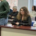 Ćaci iz Inđije: Milana Vuković dominira na TV dok u parlamentu samo diže ruke