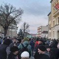 Održan protest u Čačku: “Znate li koja je razlika između SNS i snega?“