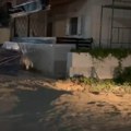 (Video) Užas na Kritu! Snažno nevreme pogodilo ostrvo, ima mrtvih: Automobil se survao u reku kada se urušio most, nema…