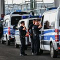 Drama na aerodromu u Nemačkoj: Podignuti borbeni avioni; Policijski kordon dočekao letelicu